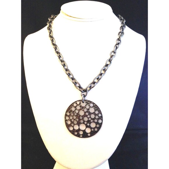 New Boutique Statement Necklace Hammered Hematite Tone Pendant 6F - Picture 1 of 5